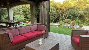 屋外ダイニングエリア