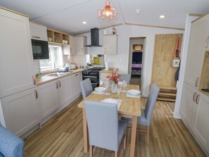 Dining - Av18 (Stratford-upon-Avon)