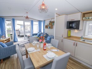 Dining - Av18 (Stratford-upon-Avon)