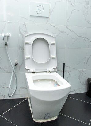 Shower, towels, soap, toilet paper - CozyUrbanHomes-Elegant 2 Bedroom Family Apartment (Nakuru)