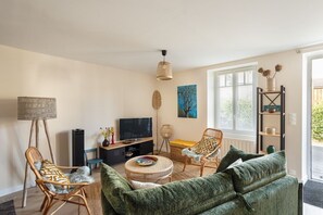 TV - Les Flots Bleus by Archipel Evasion (Cancale)