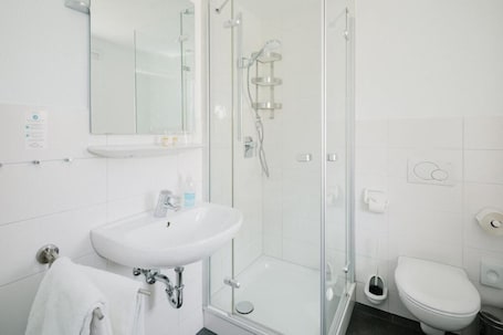 Badezimmer. Hotel & Tagungszentrum Blaubeuren