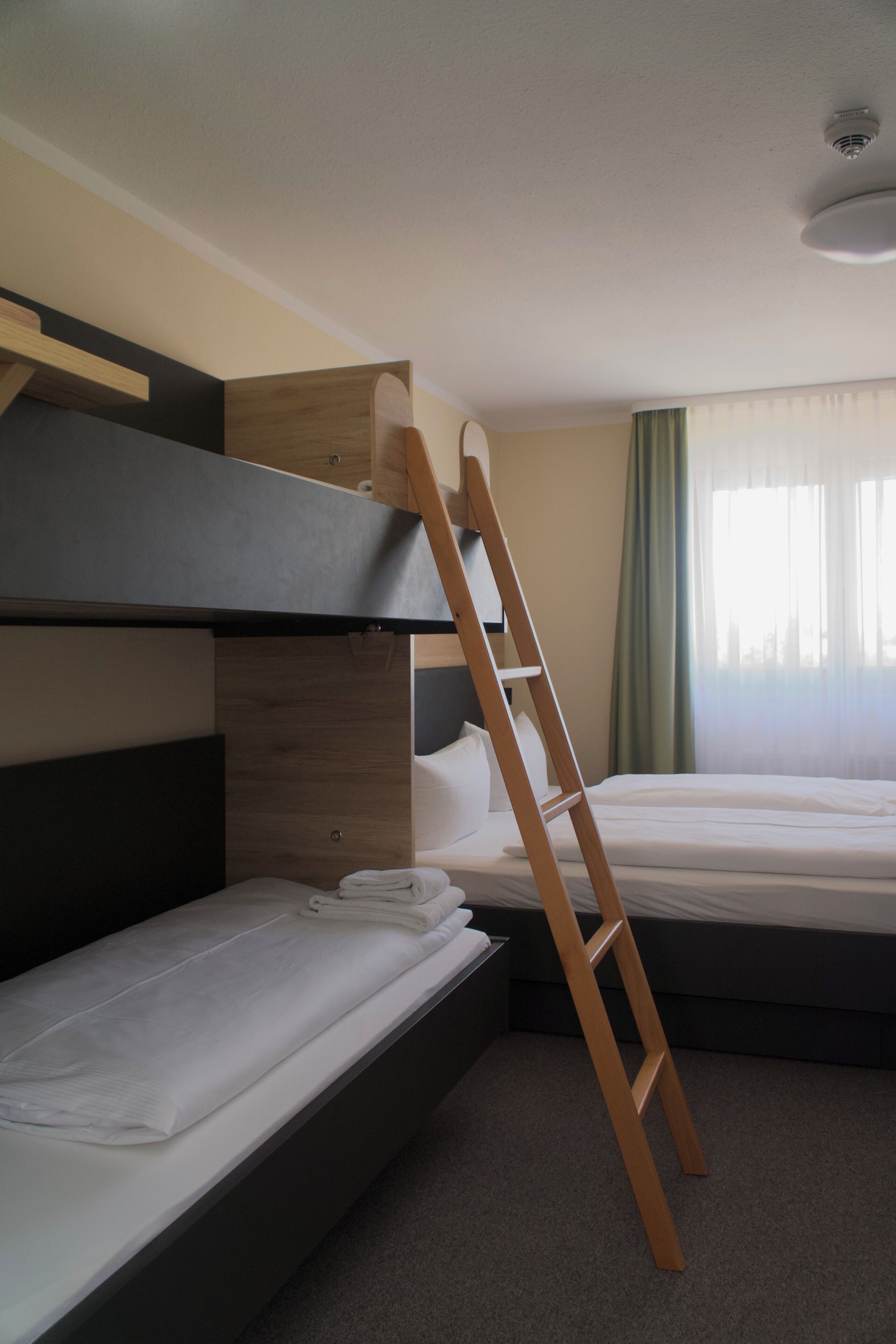 Vierbettzimmer | Kostenloses WLAN, Rollstuhlgeeignet