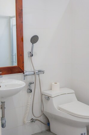 Bathroom - Pet-Friendly Pool Villa Khao Yai with Mountain View, BBQ & Karaoke (Nakhon Rachasima)