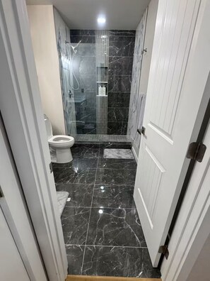 タオル、石鹸、トイレットペーパー