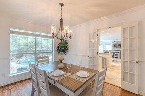 Dining - Resort-Style Pool + Spa + BBQ. Spacious 4 bdr Home @The Woodlands (Spring)