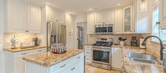 Resort-Style Pool + Spa + BBQ. Spacious 4 bdr Home @The Woodlands