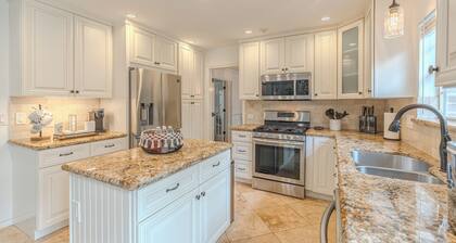 Resort-Style Pool + Spa + BBQ. Spacious 4 bdr Home @The Woodlands