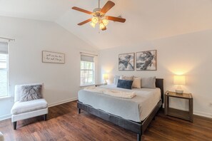 4 bedrooms, desk, iron/ironing board, travel crib