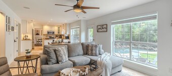 Resort-Style Pool + Spa + BBQ. Spacious 4 bdr Home @The Woodlands