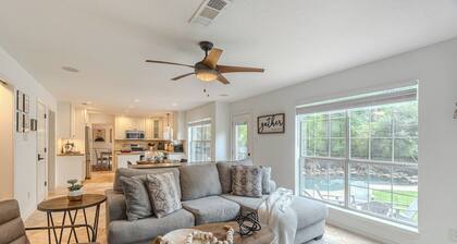 Resort-Style Pool + Spa + BBQ. Spacious 4 bdr Home @The Woodlands