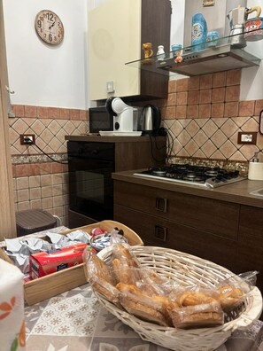 Private kitchen - Large Art Nouveau dwelling in central Via Roma near major monuments (Palermo)