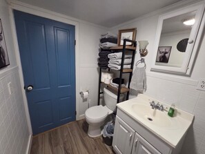 Bathroom - 3-bedroom "House on the Creek" in the peaceful countryside! (Gainesboro)