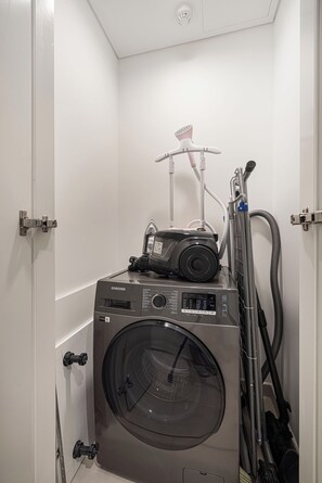 Family Apartment, City View | Laundry - Luxury Stays @ Downtown Views 2 with UniDwellers Holiday Homes (Dubai)