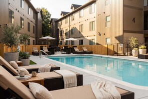 Pool - Chic King 1BR Downtown Access, Pool, Parking & Gym (Austin)