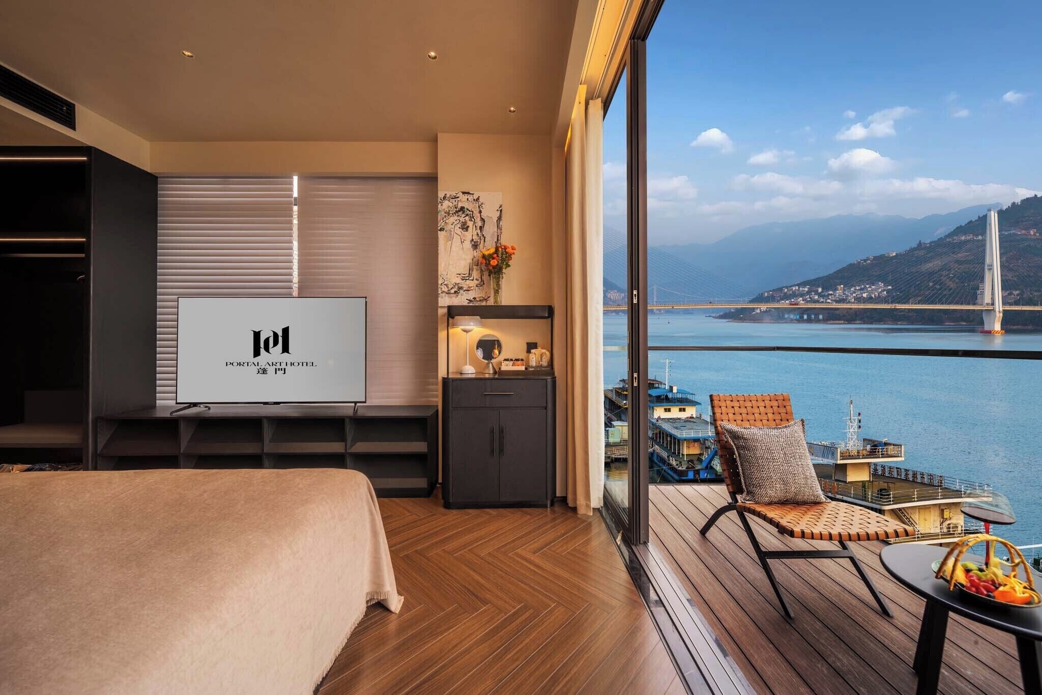 Premium bedding, down duvets, minibar, individually furnished