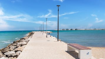 Una spiaggia nelle vicinanze
