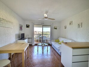 TV - Apartment T1 cabin corner with sea view (La Londe-les-Maures)