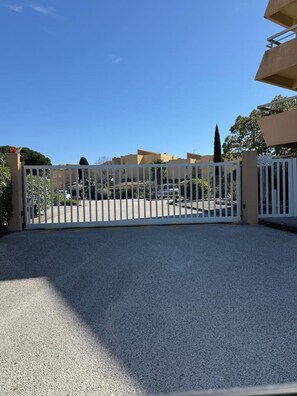 Property grounds - Apartment T1 cabin corner with sea view (La Londe-les-Maures)