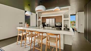 Apartemen Mewah, kolam renang pribadi, pemandangan samudra | Dapur pribadi