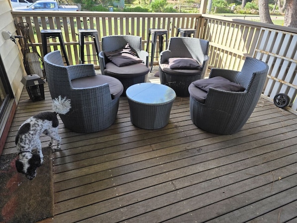Terrace/patio - Where Paris meets Jupiter - Linen, Wi-Fi, Pets OK (Venus Bay)
