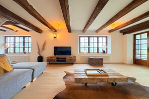 Smart TV - Luxury Villa with Garden & Zipline (La Roche-en-Ardenne)