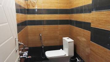 Deluxe Double Room | Bathroom
