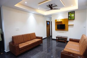 Living area - MANTRA LODGE (Shimoga)