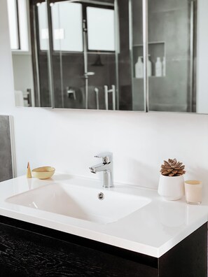 Hair dryer, towels, soap, toilet paper - Quiet escape for a family get away! Close to beaches, cafe and shops. (Karikari Peninsula)