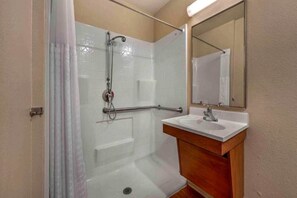 Shower, towels - 1 Bed | ADA/RI Shower/Suite/Kitchen (Bossier City)