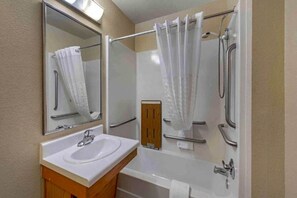 Shower, towels - 1 Bed | ADA/RI Shower/Suite/Kitchen (Bossier City)