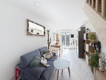 TV. Pleasant house sleeps 6