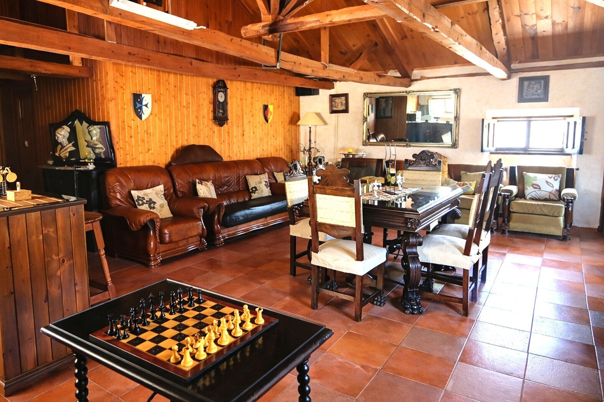 Smart TV, fireplace, ping pong