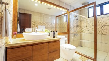 Deluxe Villa, Balcony | Bathroom