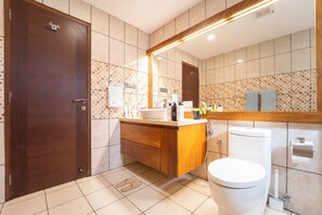 Vila Deluks, balkon | Kamar mandi
