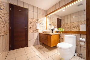 Vila Deluks, balkon | Kamar mandi