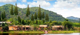 Social Escape Hotel (Lemon Chalet)
