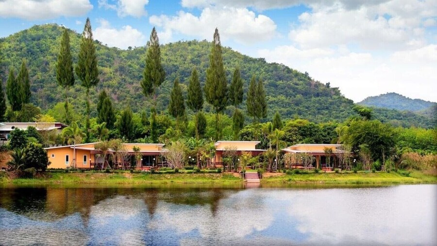 Social Escape Hotel (Lemon Chalet)