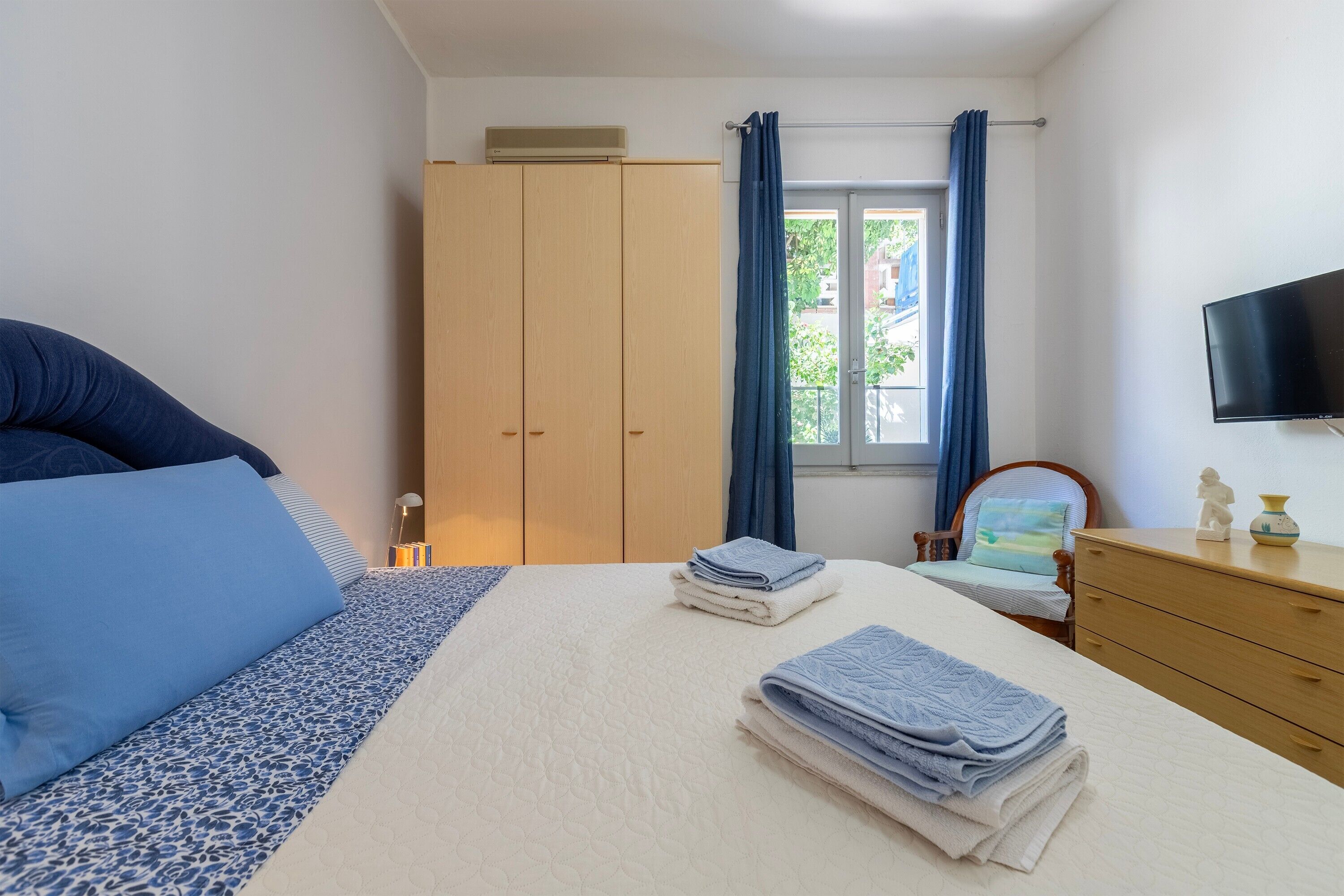 3 slaapkamers, een strijkplank/strijkijzer, wifi, beddengoed
