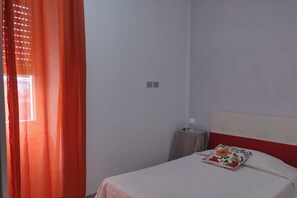 3 chambres, fer et planche à repasser, Wi-Fi, draps fournis