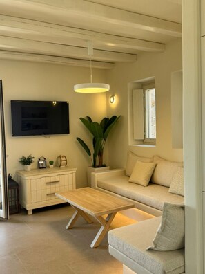 Smart TV - 3 bedroom Villa in Harokopou - Koufonisia (Koufonisia)