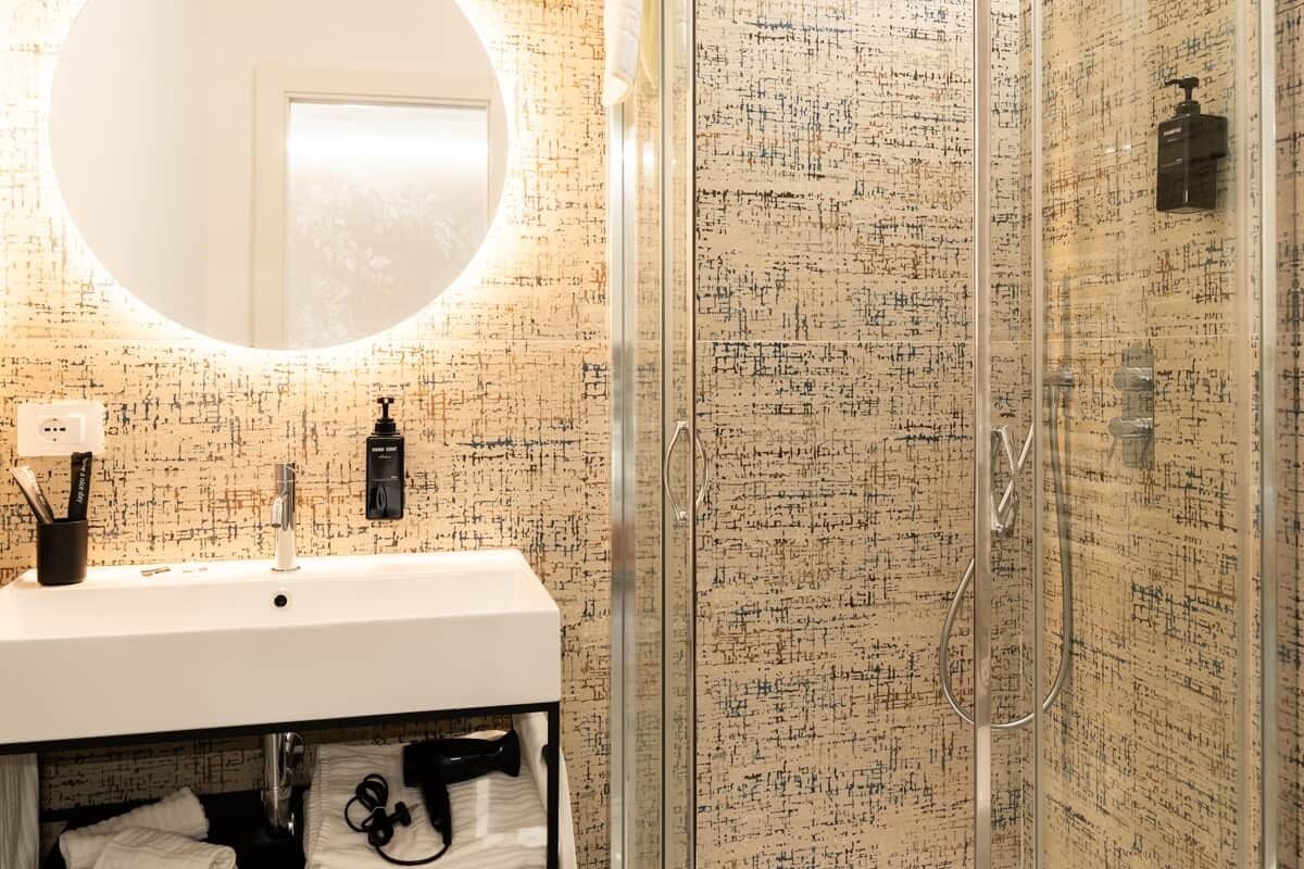 Dusche, Haartrockner, Bidet, Handtücher