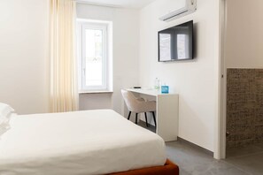1 多间卧室、客房内保险箱、办公桌、免费 WiFi