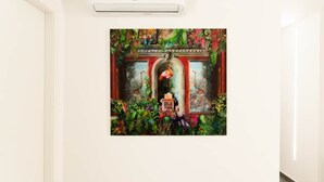 A wall-mounted painting of a tropical scene with a flamingo, framed in an ornate style. - Flamingo affittacamere - Camera 4 (Matera)