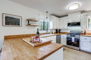 Refrigerador, microondas, parrilla de estufa y lavavajillas 
