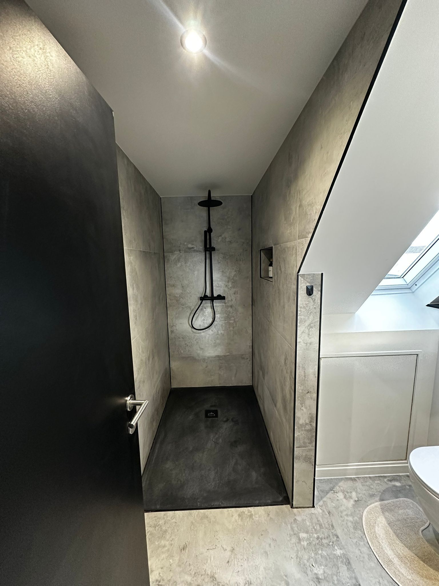 Basic Apartment | Bathroom