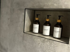 Apartamento básico | Servicios del cuarto de baño