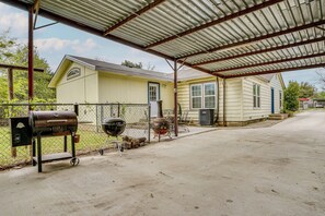 Terrace/patio - Family + Pet Friendly: Fort Worth Home Near TCU! (Fort Worth)