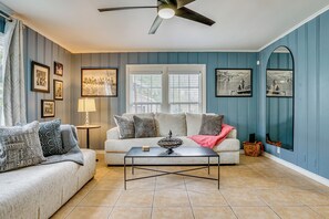 TV - Family + Pet Friendly: Fort Worth Home Near TCU! (Fort Worth)