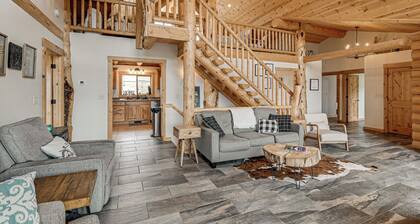 Group Retreat in the Bitterroot Valley w/ Hot Tub